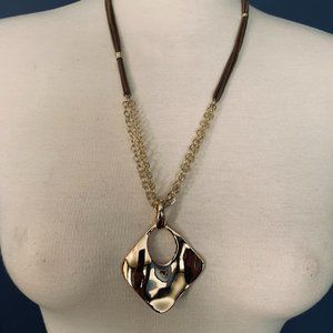 Gold Tone Pendant and Chain Necklace